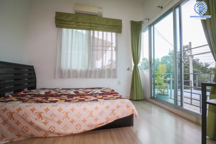 *****บ้านมือเดี่ยวมือสองย่านนนทบุรี ม.วิลล่าการ์เด้น3 บางกรวย-ไทรน้อย หลังมุม เนื้อที่ 66.7 ตร.ว. ฟังก์ชัน 3 ห้องนอน 3 ห้องน้ำ จอดรถได้ 2 คัน บรรยากาศเป็นส่วนตัว หน้าบ้านไม่ชนใคร บนทำเลศักยภาพ ใกล้เซ็นทรัลเวสต์เกต เชื่อมต่อหลายเส้นทาง ถ.รัตนาธิเบศร์, ถ.กาญจนาภิเษก และราชพฤกษ์ และรถไฟฟ้า "สถานีบางพลู"